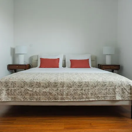 3 Olives House - By 3 Marias